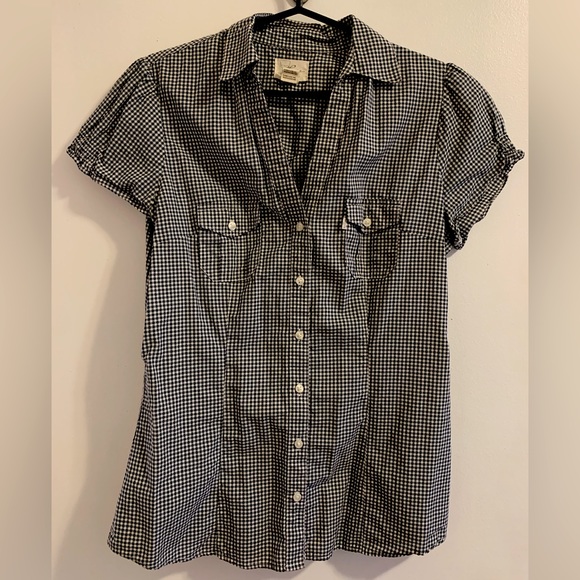 Levi’s Gingham Button Up - Picture 1 of 5